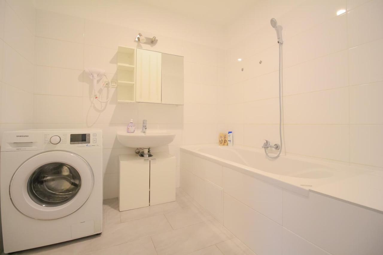 Private Triple Bedroom In Shared Apartment Dw171-4 Bécs Kültér fotó